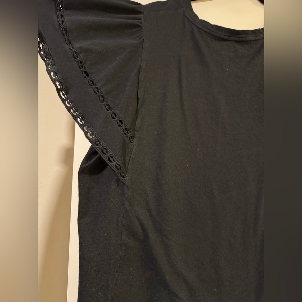 Ava & Viv 4x flutter sleeve t shirt with ruffle sleeve detail in back - Picture 4 of 5